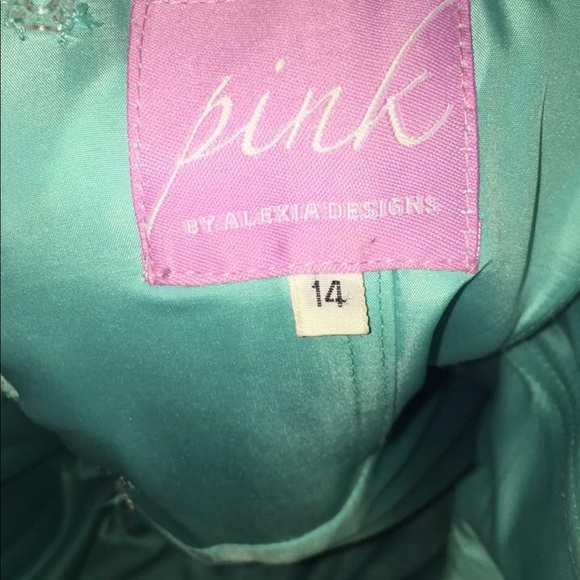 ••PROM DRESS•• - Picture 5 of 6